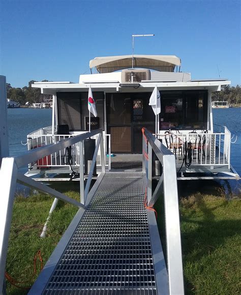 Buena Vista Houseboat