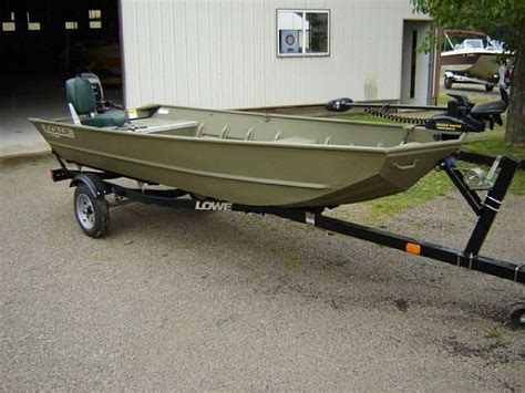 Lowe L1440M jon boat